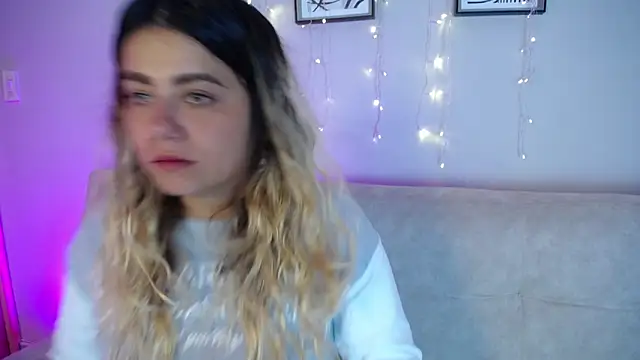 Snapshot of Sweet_Bella_Valery chatting on 10, 4, 2026 Sweet Bella Valery online show from 10, 4, 2026