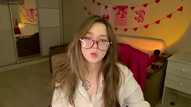 Snapshot of BellaSink chatting on 5, 12, 2025 BellaSink online show from 5, 12, 2025