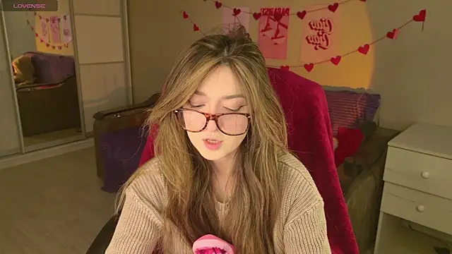 Snapshot of BellaSink chatting on 16, 12, 2025 BellaSink online show from 16, 12, 2025