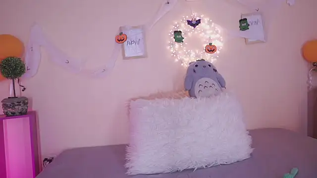 Meggie  online show from 31, 10, 2025