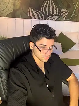 Snapshot of Mike_montoya01 chatting on 24, 10, 2025 Mike montoya01 online show from 24, 10, 2025