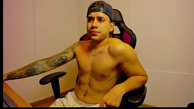 Snapshot of Mike_montoya01 chatting on 4, 12, 2025 Mike montoya01 online show from 4, 12, 2025