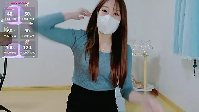 TSUKI circle online show from 6, 11, 2025