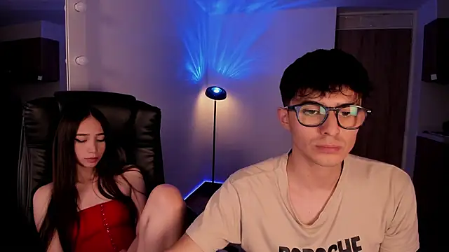 Snapshot of Mikeyvioleta_ chatting on 4, 12, 2025 Mikeyvioleta online show from 4, 12, 2025