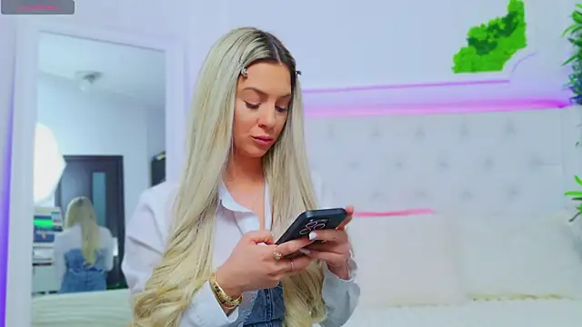 Snapshot of AriannaSins chatting on 27, 1, 2025 AriannaSins online show from 27, 1, 2025