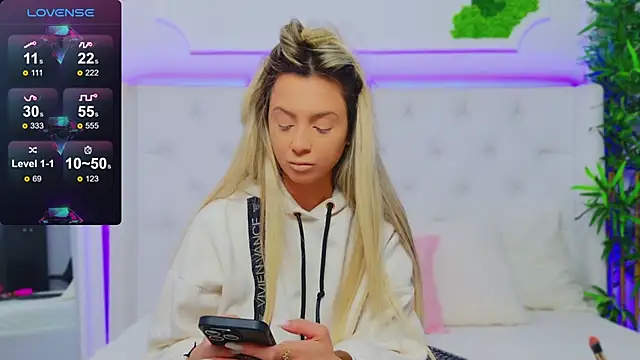 Snapshot of AriannaSins chatting on 3, 2, 2025 AriannaSins online show from 3, 2, 2025