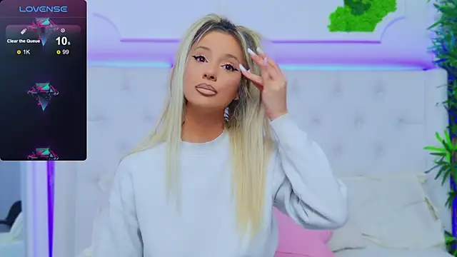 Snapshot of AriannaSins chatting on 4, 2, 2025 AriannaSins online show from 4, 2, 2025