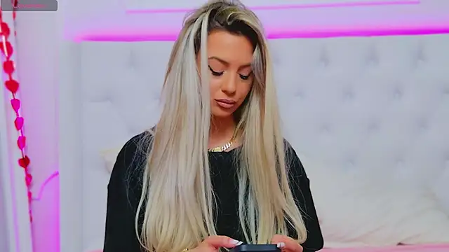 Snapshot of AriannaSins chatting on 27, 2, 2025 AriannaSins online show from 27, 2, 2025