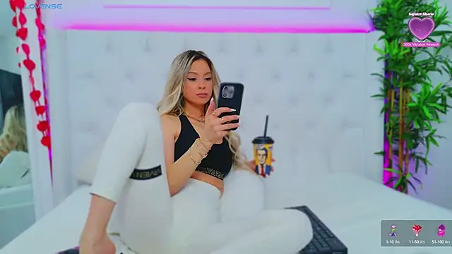 Snapshot of AriannaSins chatting on 6, 3, 2025 AriannaSins online show from 6, 3, 2025