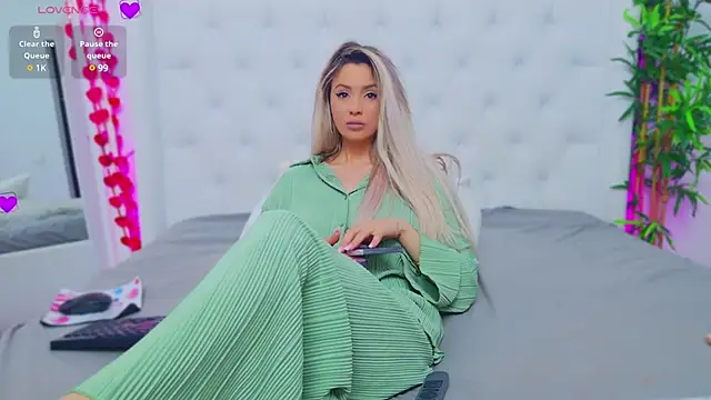 Snapshot of AriannaSins chatting on 18, 3, 2025 AriannaSins online show from 18, 3, 2025