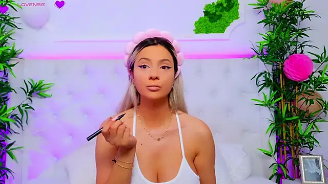 Snapshot of AriannaSins chatting on 24, 9, 2025 AriannaSins online show from 24, 9, 2025