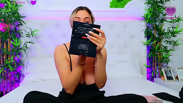 Snapshot of AriannaSins chatting on 3, 10, 2025 AriannaSins online show from 3, 10, 2025