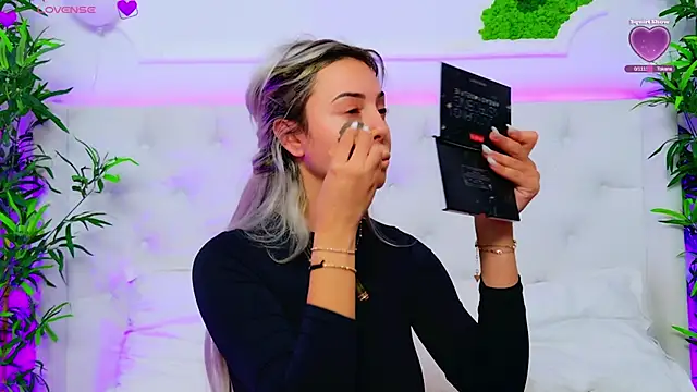 Snapshot of AriannaSins chatting on 7, 10, 2025 AriannaSins online show from 7, 10, 2025