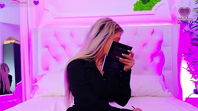 Snapshot of AriannaSins chatting on 30, 3, 2026 AriannaSins online show from 30, 3, 2026