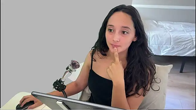 WinnieRin online show from 3, 12, 2025