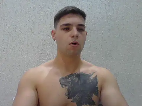 Snapshot of Zure-xxx chatting on 27, 4, 2026 Zure-xxx online show from 27, 4, 2026