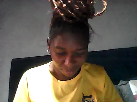 Snapshot of sexysmalldaily04 chatting on 18, 10, 2025 sexysmalldaily04 online show from 18, 10, 2025