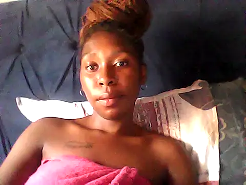 Snapshot of sexysmalldaily04 chatting on 24, 10, 2025 sexysmalldaily04 online show from 24, 10, 2025