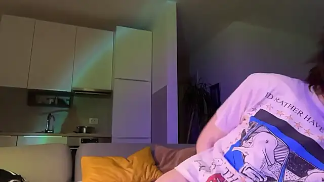 Snapshot of kira_yoshika9e chatting on 2, 4, 2026 kira yoshika9e online show from 2, 4, 2026