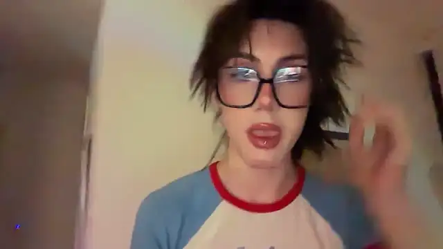 Snapshot of kira_yoshika9e chatting on 5, 4, 2026 kira yoshika9e online show from 5, 4, 2026