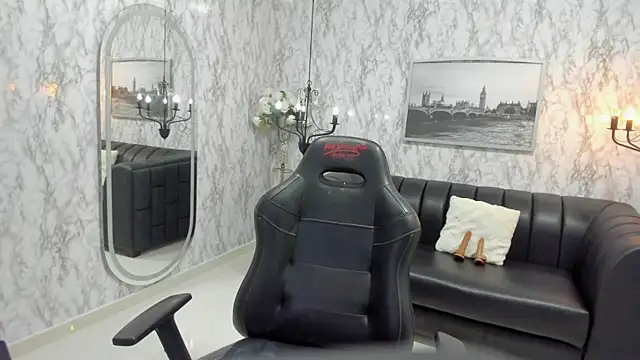 Snapshot of AlexandraMilff chatting on 12, 11, 2025 AlexandraMilff online show from 12, 11, 2025