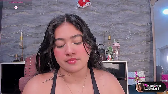 lilithst  online show from 8, 1, 2026