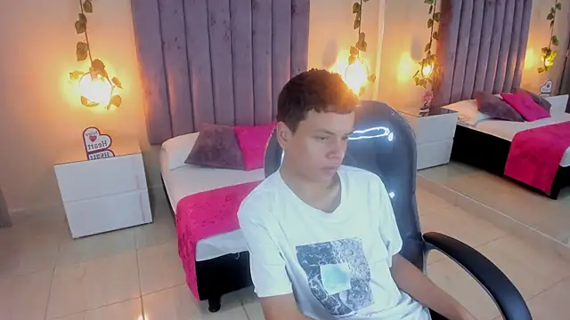 Xavier Fox    online show from 12, 11, 2025