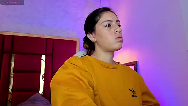 Snapshot of moon_winy chatting on 22, 5, 2026 moon winy online show from 22, 5, 2026