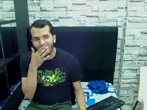 Snapshot of pether_hairy chatting on 26, 10, 2025 pether hairy online show from 26, 10, 2025