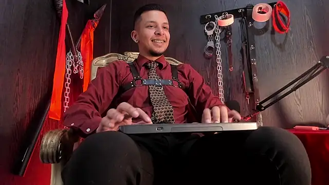 Snapshot of Master_Connor_BDSM chatting on 8, 11, 2025 Master Connor BDSM online show from 8, 11, 2025