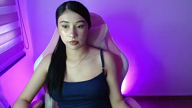 Snapshot of kathy_de chatting on 8, 4, 2026 kathy de online show from 8, 4, 2026