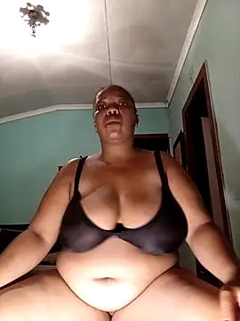 boobsqueenxo online show from 11, 1, 2026