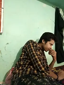 Snapshot of maxmishra18 chatting on 24, 10, 2025 maxmishra18 online show from 24, 10, 2025