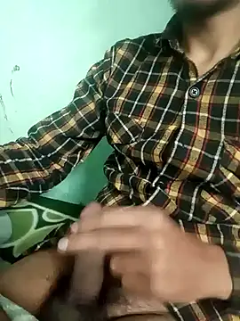 Snapshot of maxmishra18 chatting on 5, 12, 2025 maxmishra18 online show from 5, 12, 2025