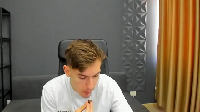 Snapshot of BradyFlint chatting on 14, 4, 2026 BradyFlint online show from 14, 4, 2026