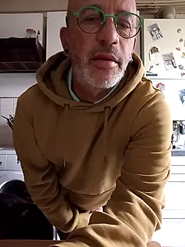 Snapshot of Ptitcouic chatting on 18, 10, 2025 Ptitcouic online show from 18, 10, 2025