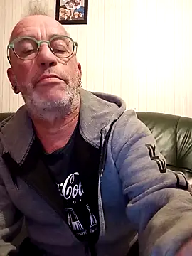 Snapshot of Ptitcouic chatting on 24, 10, 2025 Ptitcouic online show from 24, 10, 2025