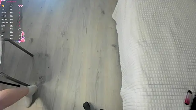 Snapshot of NayaValen chatting on 8, 4, 2026 NayaValen online show from 8, 4, 2026