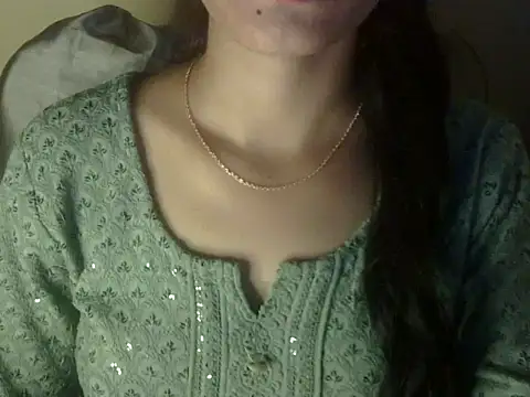 Snapshot of Shezi_N chatting on 15, 4, 2026 Shezi N online show from 15, 4, 2026