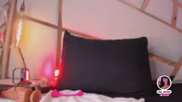 Snapshot of Lily_StClair chatting on 5, 1, 2026 Lily StClair online show from 5, 1, 2026