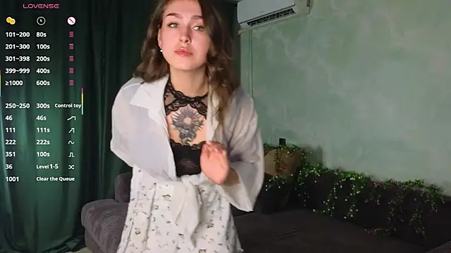 Snapshot of TinyMollys chatting on 30, 10, 2025 TinyMollys online show from 30, 10, 2025