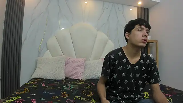 hoot booys  online show from 28, 11, 2025