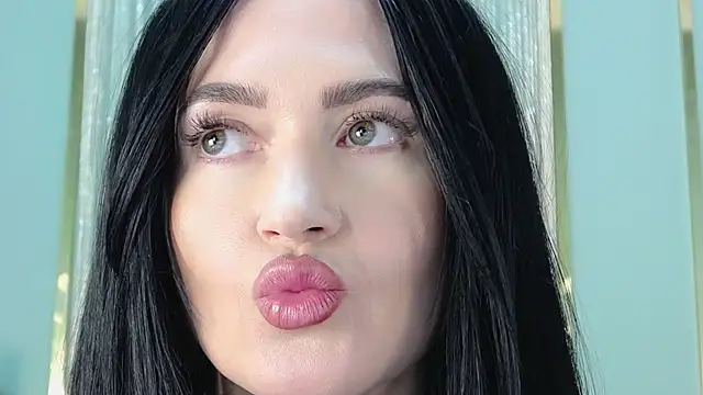 Snapshot of JaneWalch chatting on 13, 4, 2026 JaneWalch online show from 13, 4, 2026