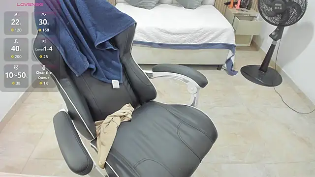 Snapshot of Aziz_daud chatting on 7, 4, 2026 Aziz daud online show from 7, 4, 2026