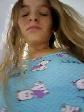 Snapshot of bambiluly chatting on 18, 10, 2025 bambiluly online show from 18, 10, 2025