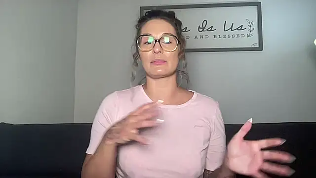 Mandyrheaa online show from 6, 11, 2025