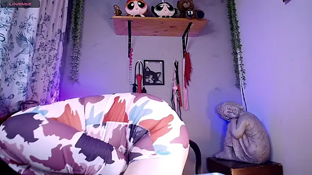 Snapshot of Violetafetish-dirty chatting on 22, 4, 2026 Violetafetish-dirty online show from 22, 4, 2026