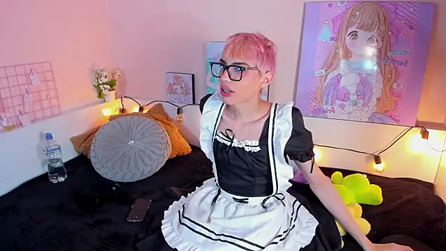 Strawberry Kitty  online show from 2, 11, 2025