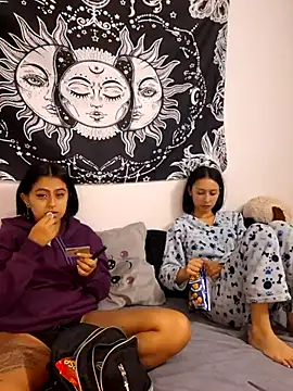 Snapshot of emily_n_abby chatting on 8, 7, 2026 emily n abby online show from 8, 7, 2026