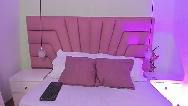 Coral Jhones online show from 14, 12, 2025